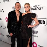 Evan Ross y Ashlee Simpson en la fiesta de Elton John tras los Premios Oscar 2019