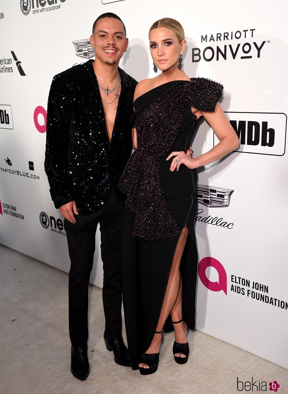 Evan Ross y Ashlee Simpson en la fiesta de Elton John tras los Premios Oscar 2019