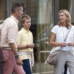 La Infanta Cristina e Iñaki Urdangarin con su hijo Juan Urdangarin en Ginebra