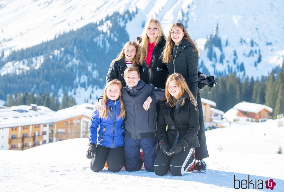 Amalia, Alexia y Ariane de Holanda con sus primos Eloísa, Claus y Leonor de Orange-Nassau en Lech