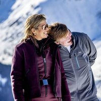 Guillermo Alejandro y Máxima de Holanda ríen divertidos en su posado de invierno en Lech