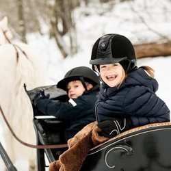 Estela de Suecia y su hermano, el Príncipe Óscar