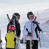 La Infanta Cristina y sus hijos Juan Urdangarin e Irene Urdangarin esquiando en Baqueira Beret