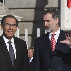 El Rey Felipe y Martín Vizcarra en el Palacio Real