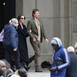 Alicia Vikander y Michael Fassbender dando un paseo por París