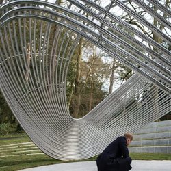 El Príncipe Harry en la inauguración de un monumento a las víctimas por los atentados de Túnez de 2015