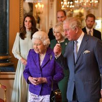 La Reina Isabel, el Príncipe Carlos, Camilla Parker, los Duques de Cambridge y los Duques de Sussex en el homenaje al Príncipe de Gales