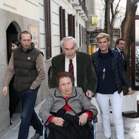 La Infanta Margarita con Carlos Zurita y sus hijos Alfonso y María Zurita en su 80 cumpleaños