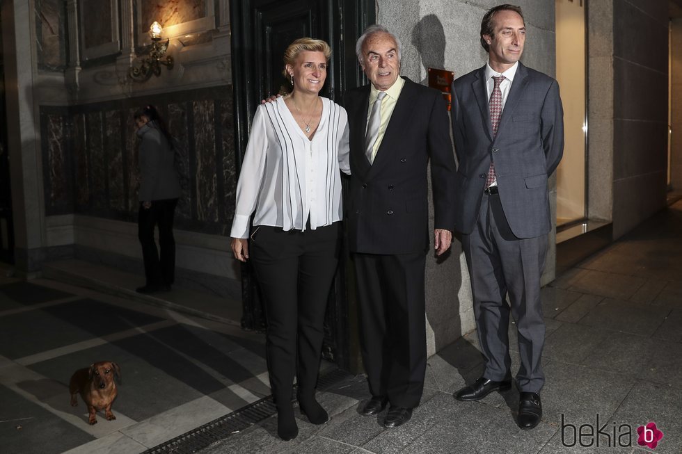 Carlos Zurita y sus hijos, Alfonso y María Zurita, en el 80 cumpleaños de la Infanta Margarita