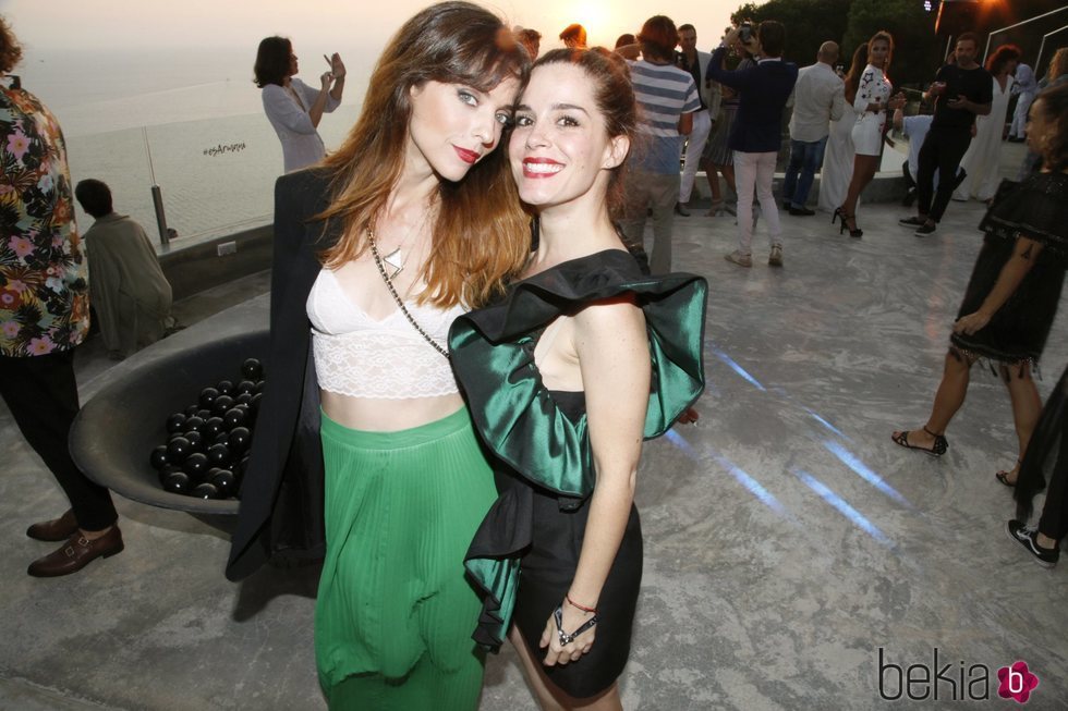 Leticia Dolera y Nuria Gago en un evento de Emporio Armani