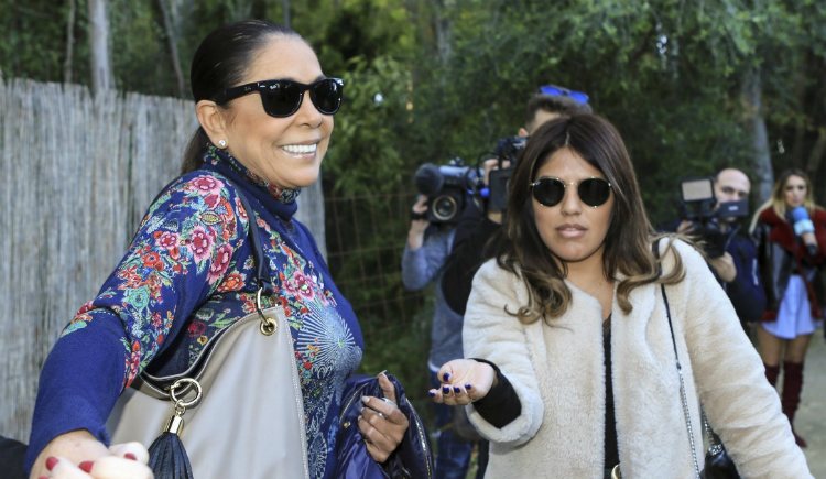 Isabel Pantoja y Chabelita Pantoja, juntas en el cumpleaños de Alberto Isla