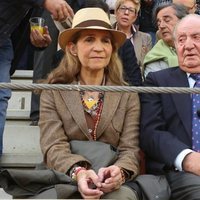 El Rey Juan Carlos y la Infanta Elena en una corrida de toros de Illescas