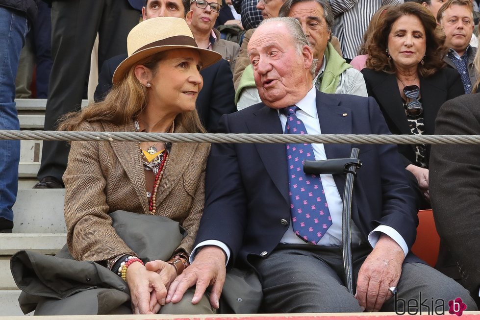 El Rey Juan Carlos y la Infanta Elena en la Feria del Milagro de Illescas