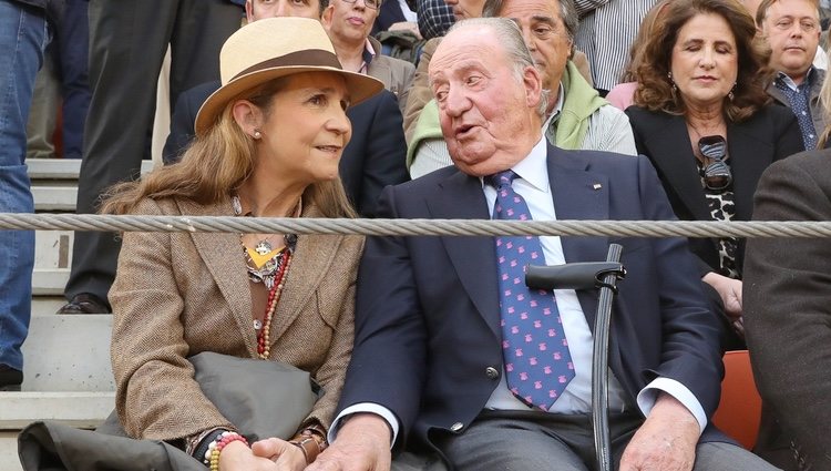 El Rey Juan Carlos y la Infanta Elena en la Feria del Milagro de Illescas