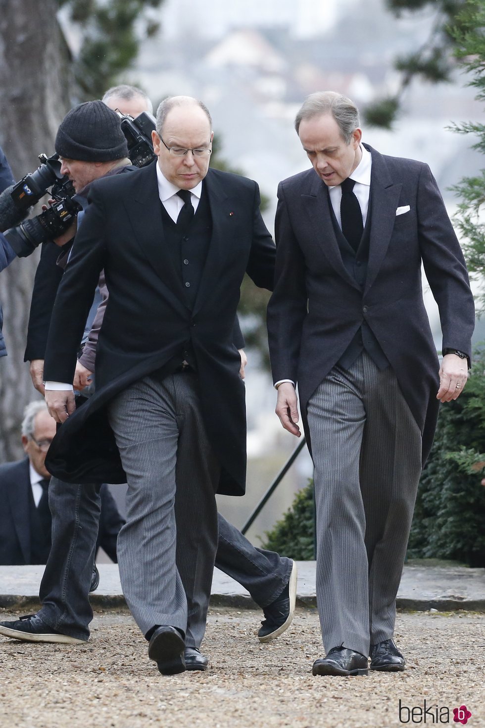 Alberto de Mónaco y Juan de Orleans en el funeral del Conde de París