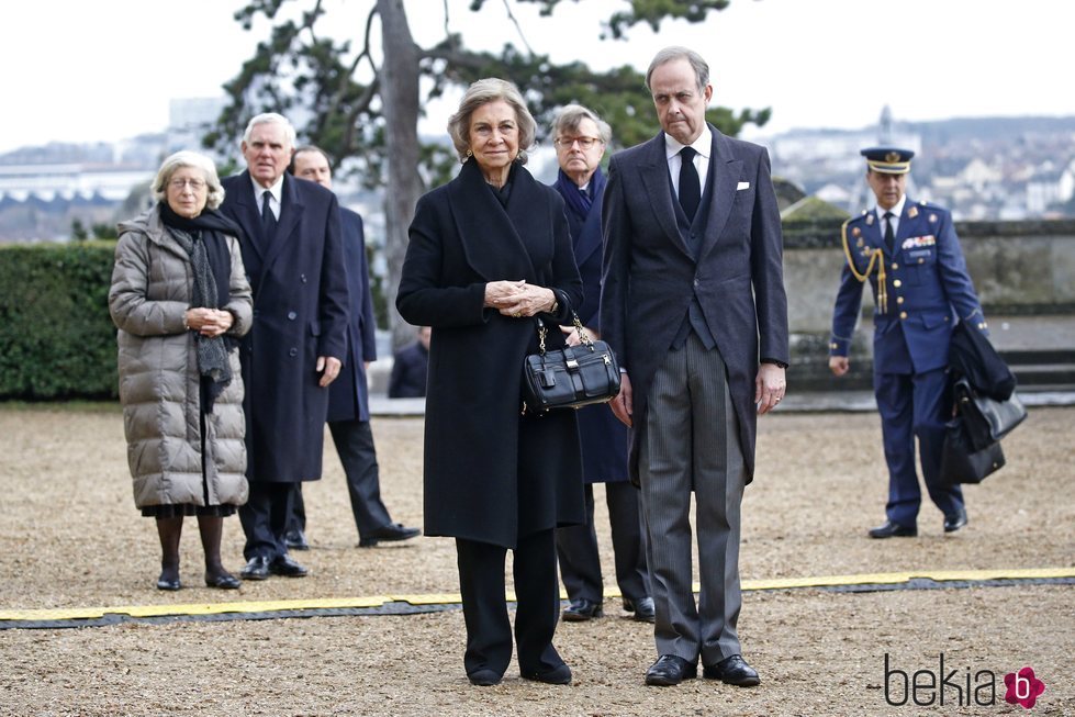 La Reina Sofía con Juan de Orleans en el funeral del Conde de París