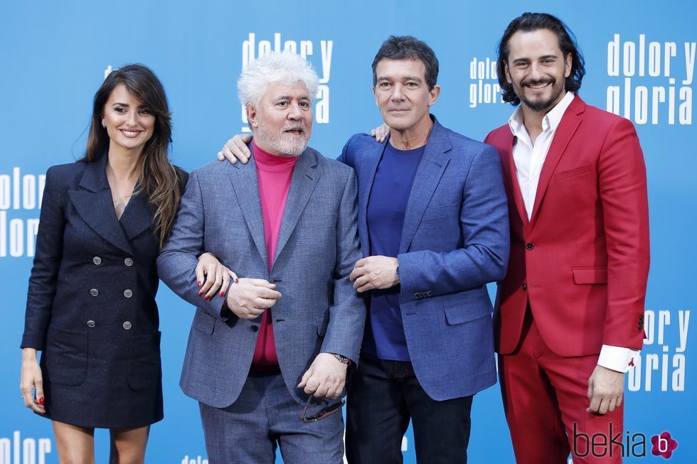 Penélope Cruz, Pedro Almodóvar, Antonio Banderas y Asier Exteandía en la presentación de 'Dolor y gloria'