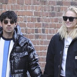 Joe Jonas y Sophie Turner en una comida familiar en NY