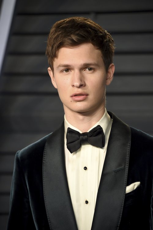 Ansel Elgort en la Gala de los Óscar de 2018