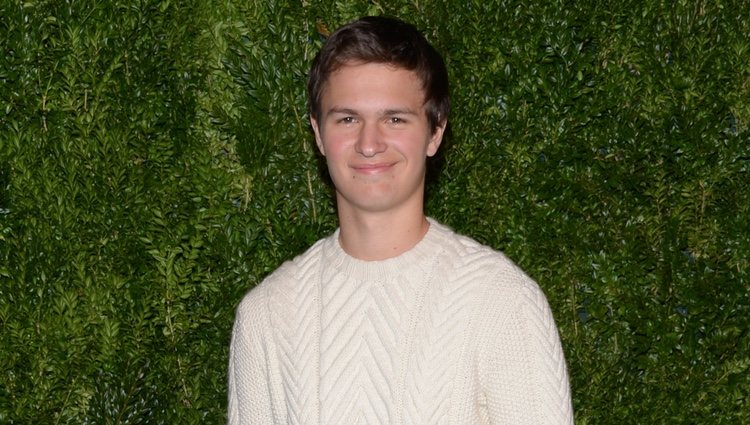 Ansel Elgort en la Gala Vogue 2014