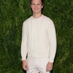 Ansel Elgort en la Gala Vogue 2014