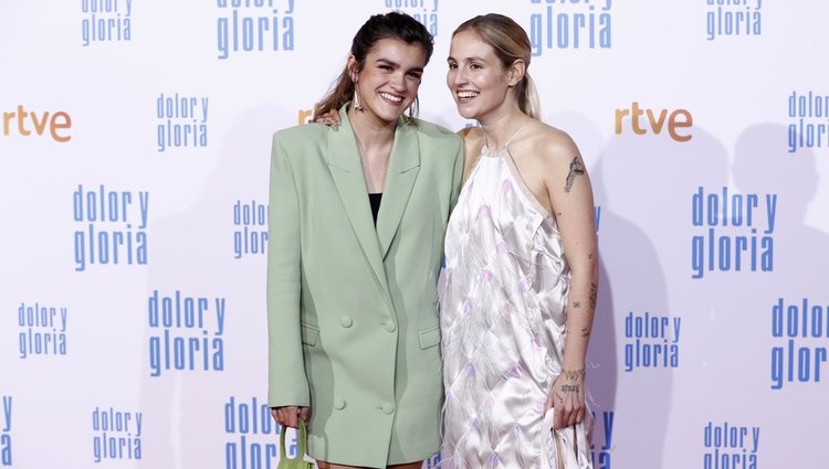 Amaia Romero y María Villar en la alfombra roja de 'Dolor y gloria'