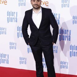 Juan Antonio Bayona en la alfombra roja de 'Dolor y gloria'