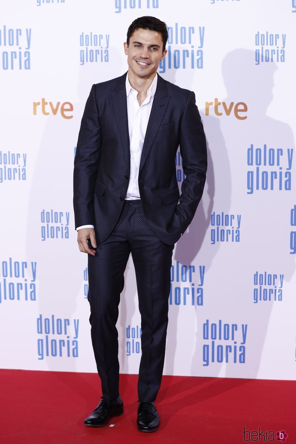 Álex González en la alfombra roja de 'Dolor y gloria'