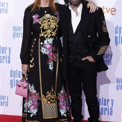 Antonio Carmona y Mariola Orellana en la alfombra roja de 'Dolor y gloria'