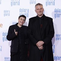 Eva Hache y Jöns Andrés Papila en la alfombra roja de 'Dolor y gloria'