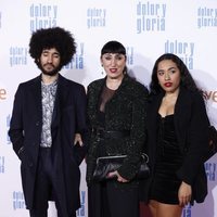 Rossy de Palma y sus hijos en la alfombra roja de 'Dolor y gloria'