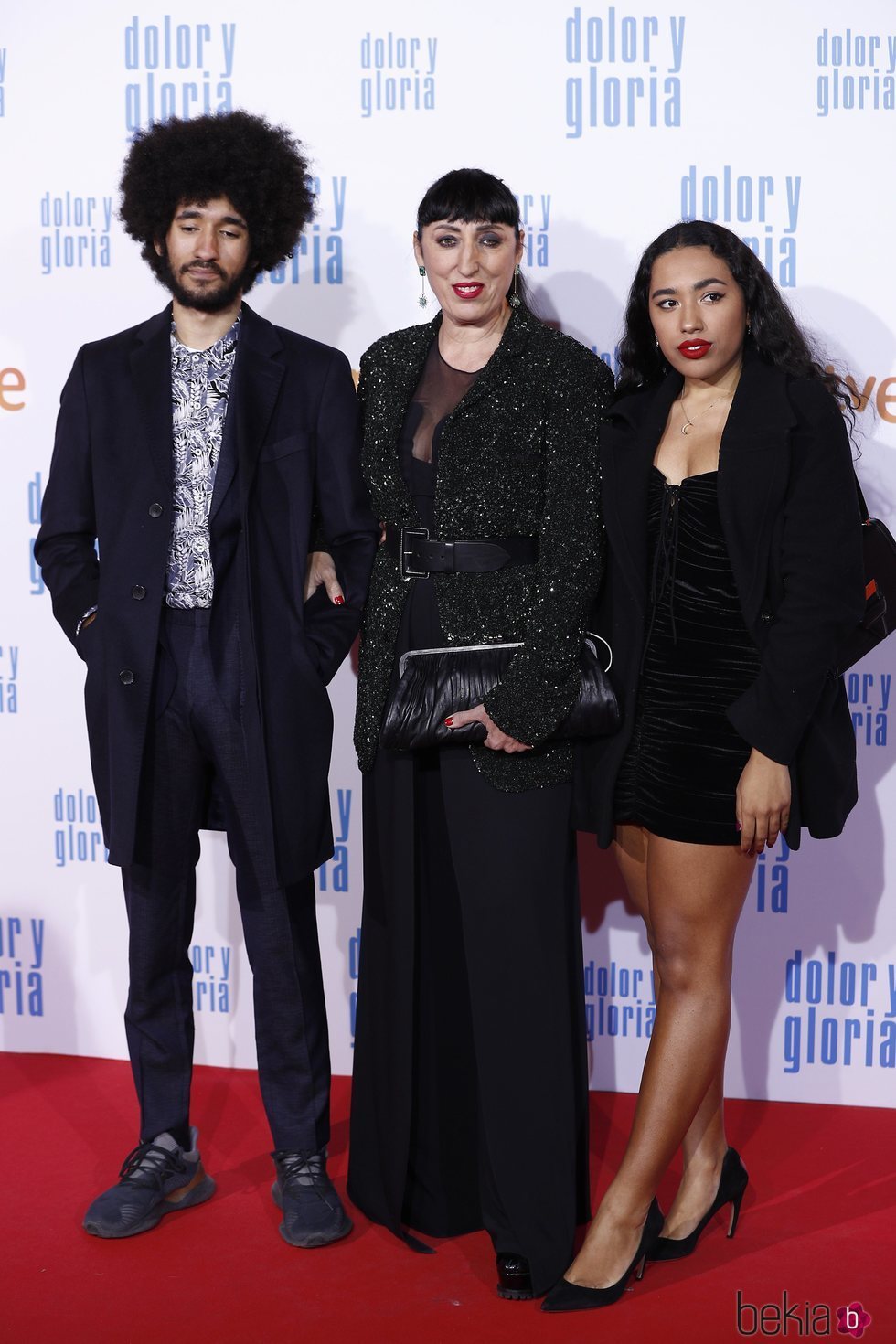 Rossy de Palma y sus hijos en la alfombra roja de 'Dolor y gloria'