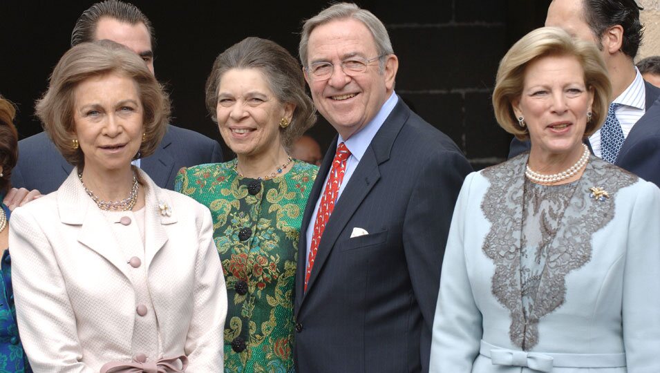 La Reina Sofía, la Princesa Irene y los Reyes Constantino y Ana María de Grecia en el bautizo de Carlos Morales