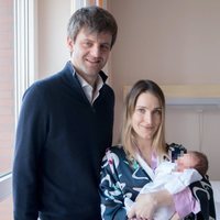 Ernst August de Hannover y Ekaterina Malysheva con su primera hija Isabel