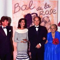 El Príncipe Alberto, la Princesa Carolina, la Princesa Antoinette y Ernesto de Hannover en el Baile de la Rosa 2000