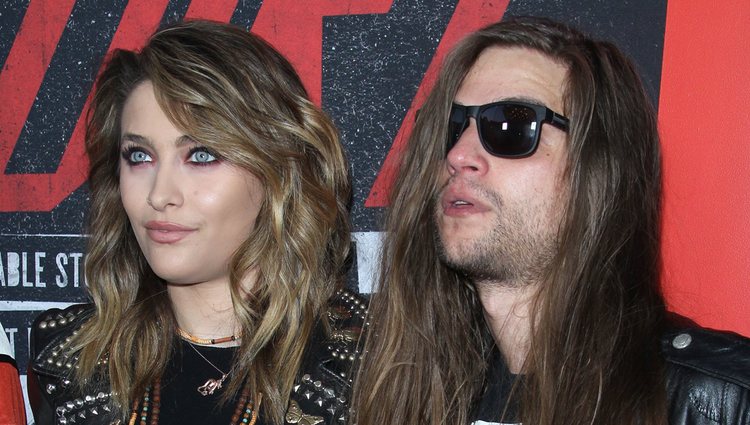 Paris Jackson y Gabriel Glenn acuden al estreno de 'The Dirt'