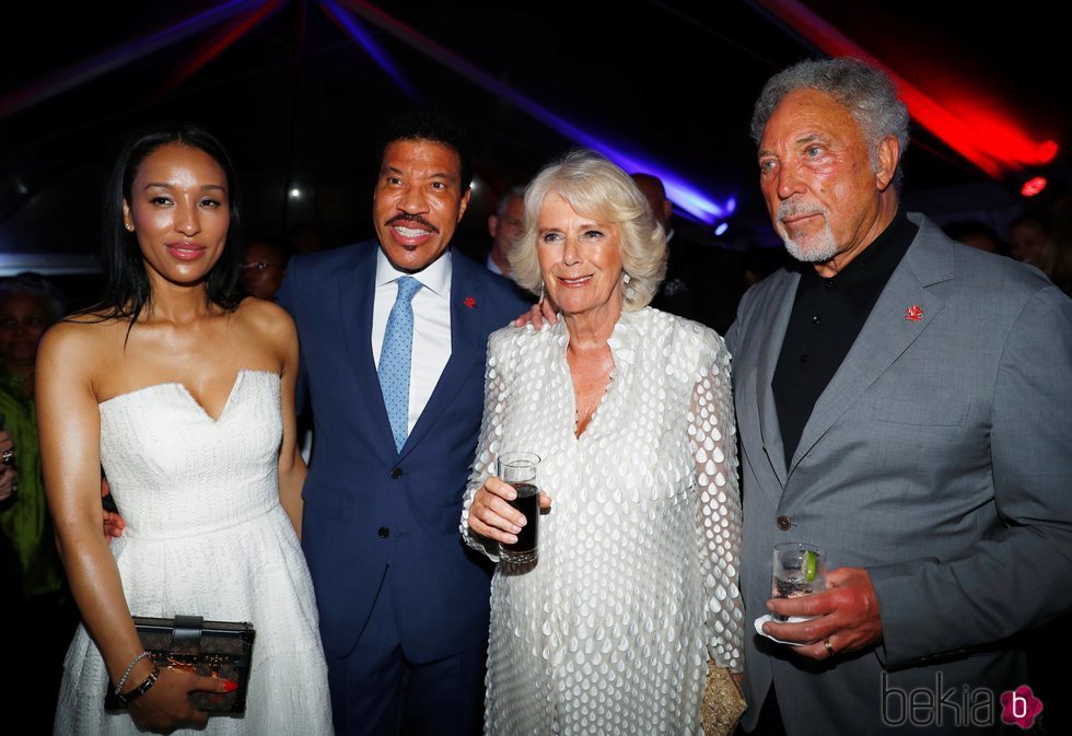 Camilla Parker con Lisa Parigi, Lionel Richie y Tom Jones en Barbados