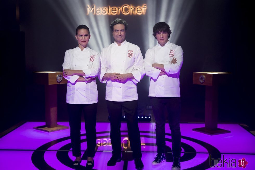 Samantha Vallejo-Nágera, Pepe Rodríguez y Jordi Cruz en la promoción de 'MasterChef 7'