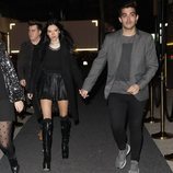 Alejandra Rubio y su novio, Álvaro Lobo, llegando al photocall de su 19 cumpleaños