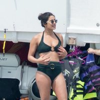 Priyanka Chopra, en bikini en alta mar