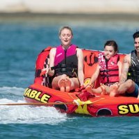 Joe Jonas y Sophie Turner, disfrutando de un día en alta mar