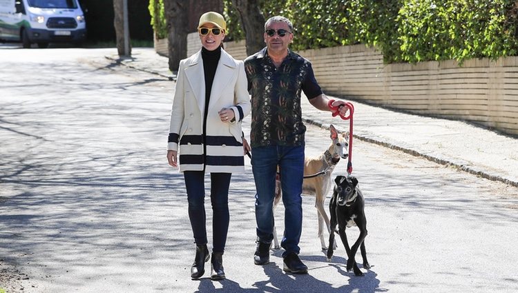 Jorge Javier Vázquez y Raquel Sánchez Silva paseando