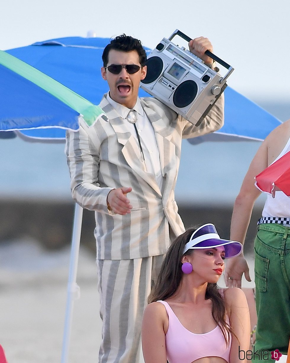 Joe Jonas grabando un nuevo videoclip