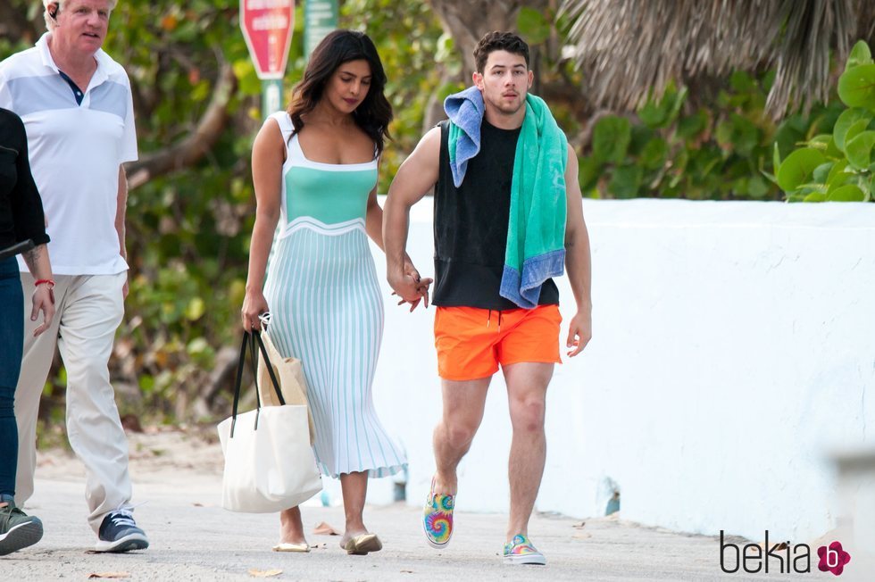 Nick Jonas y Priyanka Chopra, durante la grabación de un videoclip de los Jonas Brothers