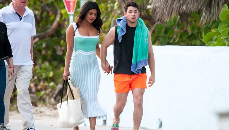 Nick Jonas y Priyanka Chopra, durante la grabación de un videoclip de los Jonas Brothers