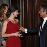 La Reina Letizia junto a Ricardo Darín en la cena de honor al Presidente Macri durante el Viaje de Estado de los Reyes Felipe VI y Letizia a Argentina