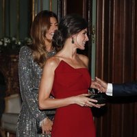 La Reina Letizia junto a Ricardo Darín en la cena de honor al Presidente Macri durante el Viaje de Estado de los Reyes Felipe VI y Letizia a Argentina