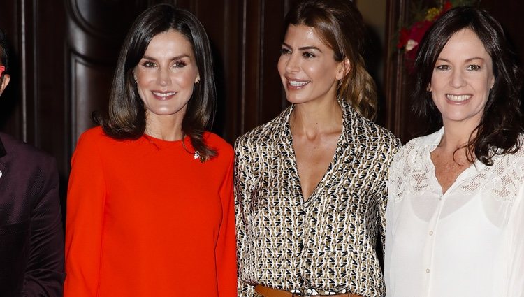 La Reina Letizia junto a Juliana Awada en la reunión con la asociación ALIBER durante el Viaje de Estado de los Reyes a Argentina