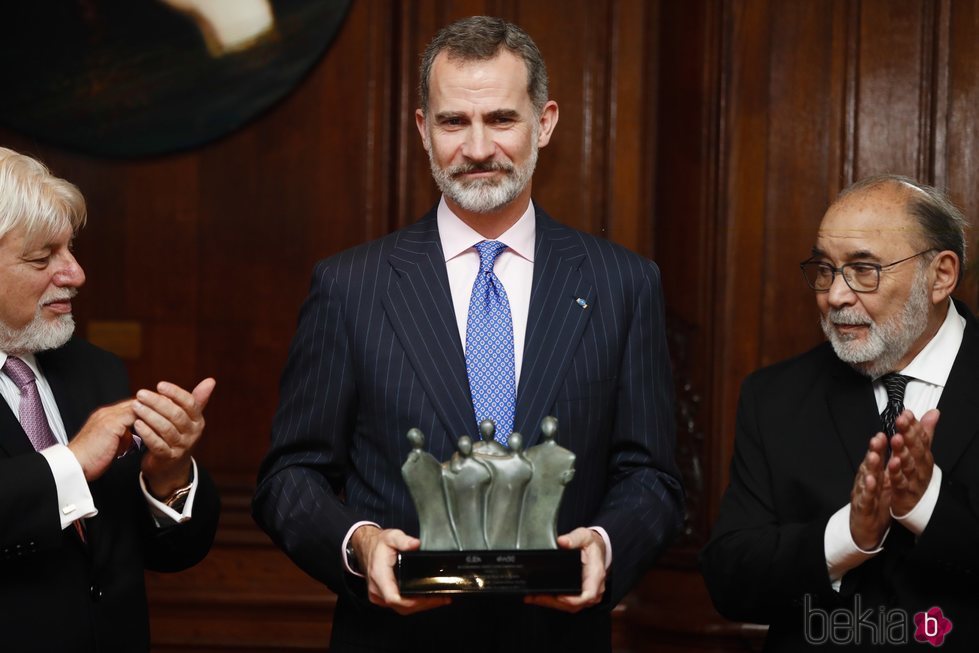 El Rey Felipe VI recibe el premio de honor en el Congreso Judío Latinoamericano durante el Viaje de Estado de los Reyes Felipe VI y Letizia a Argentina