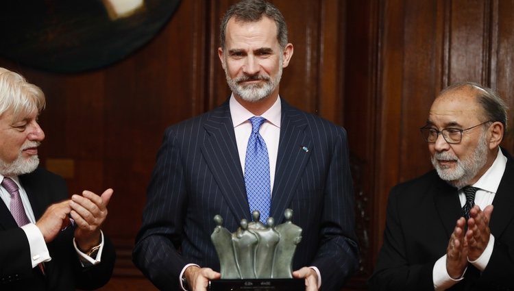 El Rey Felipe VI recibe el premio de honor en el Congreso Judío Latinoamericano durante el Viaje de Estado de los Reyes Felipe VI y Letizia a Argentina